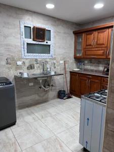 开罗Pyramids view的带水槽和炉灶的厨房 更多3张照片