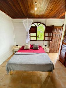 A bed or beds in a room at Villa Créole vue exceptionnelle Perle des Hauteurs