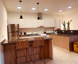 Η κουζίνα ή μικρή κουζίνα στο Departamento Confortable 2 +19 φωτογραφίες