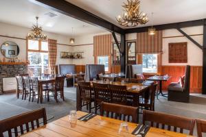 Χώρος καθιστικού στο The Brown Pub