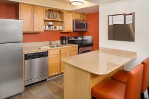 Kuchyň nebo kuchyňský kout v ubytování Residence Inn Seattle South/Tukwila + 12 fotografií