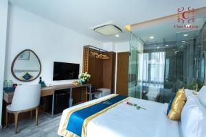 Postel nebo postele na pokoji v ubytování Ciao Saigon 2 Hotel