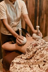 a pregnant woman is getting her at ARTOTEL Haniman Ubud in Ubud