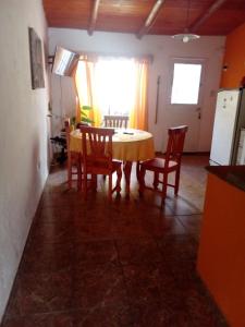 a kitchen and dining room with a table and chairs at Departamento la Quebrada 1 in Río Ceballos