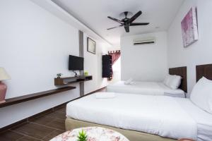 Gallery image of Nautilus Bay Home Inn in George Town