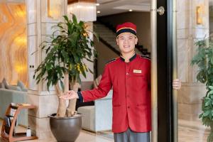 Členové personálu v ubytování Canvas Sapa Legend Hotel