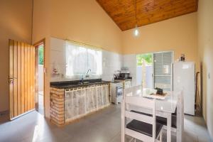 Η κουζίνα ή μικρή κουζίνα στο Valle - Casa Ipê-Roxo