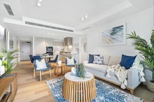 Χώρος καθιστικού στο 1 Bedroom Ocean View LUXURY Unit - Q Stay