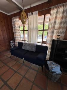 Posezení v ubytování Joshua Tree Ranch House Motel - Downtown - Room #1