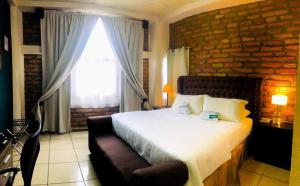 Postel nebo postele na pokoji v ubytování Hotel El Campanario