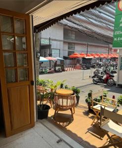 Unplugged @ Bangrak餐厅或其他用餐的地方