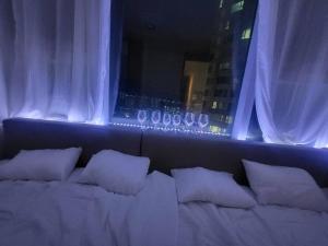 Uma cama ou camas num quarto em Perfect for you, easy to get from Line 1 and 4