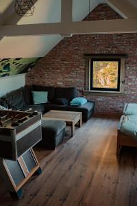 a living room with a couch and a table at Vakantiewoning de Huismus in Oud-Turnhout