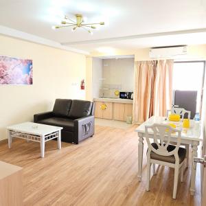 Posezení v ubytování Omni Suites 1Bed #702A