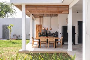 Φωτογραφία από το άλμπουμ του Rouge - Loft Noon στο Ουμπούντ