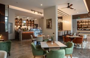 a restaurant with tables and chairs and a bar at Okash City Boutique Hotel in Nairobi