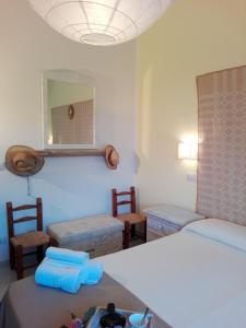 Giường trong phòng chung tại Anna Rita Alghero B&B