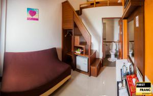 First and Frang Hotel - Koh Phangan客房内的一张或多张床位
