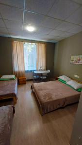 Postel nebo postele na pokoji v ubytování Happy Hostel