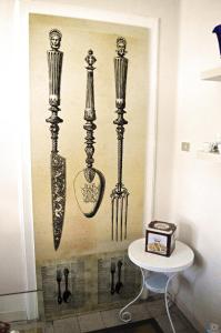 a wall mural of four antique utensils at Villa Ceirano in Lagnasco