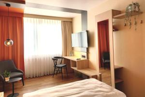 TV a/nebo společenská místnost v ubytování Heinrich Pesch Hotel