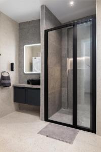 Ένα μπάνιο στο Modern 1BR Apartments Close to Manoel Island Saint Julians & Tigne Shopping Mall