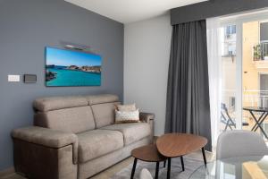 Χώρος καθιστικού στο Modern 1BR Apartments Close to Manoel Island Saint Julians & Tigne Shopping Mall