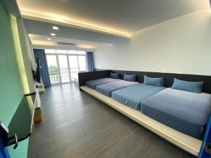 Postel nebo postele na pokoji v ubytování 都歷財哥民宿 Du Li Cai Ge B&B