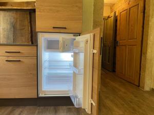 Køkken eller tekøkken på Ferienwohnung Parkblick im Badehaus