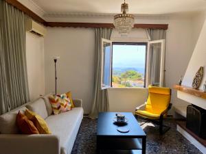 Χώρος καθιστικού στο Demie and George Ηouse