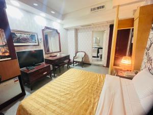 Televisi dan/atau pusat hiburan di Garden Business Hotel