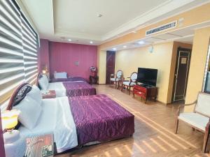 Televisi dan/atau pusat hiburan di Garden Business Hotel