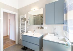 Ένα μπάνιο στο Elegante appartamento a Silvi 68a +25 φωτογραφίες