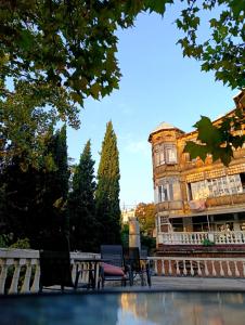 Bazén v ubytování Triple eight hotel nebo v jeho okolí