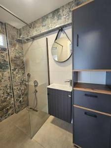 Un baño de Luxurious Triplex 5-BR Villa w Pool, Beach Access 10 fotos más