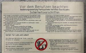 パッサウにあるWohnung Inn - im Zentrum, Küche, Parkplatz, ruhig gelegenのあなたの巣穴、ベニデン、ベイデンベンチ、禁止、禁止、禁止、ヘニーヘニーと書かれた標識