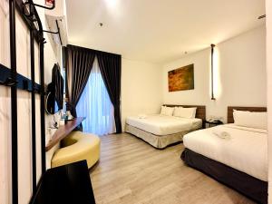 Postel nebo postele na pokoji v ubytování C Y C Heritage Hotel
