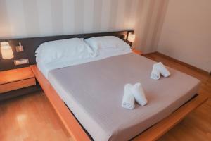 Cama ou camas em um quarto em AHG Donna Silvia Wellness Hotel