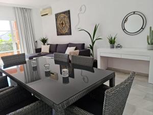 a living room with a table and a couch at Oasis Golf Apartment in Sitio de Calahonda