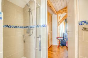 Ένα μπάνιο στο 1 maison et son studio sur pilotis +21 φωτογραφίες