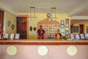 Personalul de la AHG Waridi Beach Resort & SPA