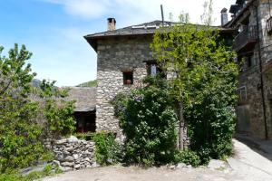 a stone house with trees in front of it at Casa Independiente Rural Ca de Corral in Taull