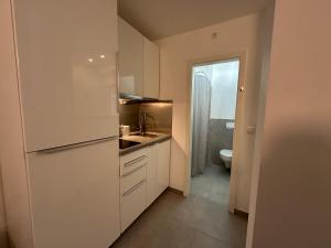 Η κουζίνα ή μικρή κουζίνα στο Estelada Boarding Houses - Bogenhausen +43 φωτογραφίες