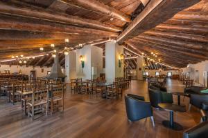 Ein Restaurant oder anderes Speiselokal in der Unterkunft Hotel de La Trucha 