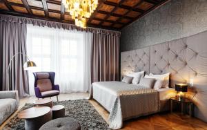 Postel nebo postele na pokoji v ubytování Grandhotel Brno