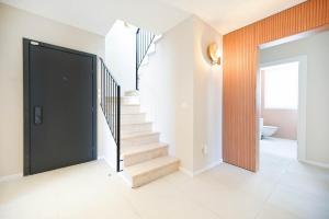 Ένα ή περισσότερα κρεβάτια σε δωμάτιο στο Spacious 4BR near the beach w Jacuzzi by HolyGuest +17 φωτογραφίες