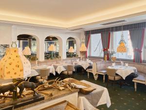 Reštaurácia alebo iné gastronomické zariadenie v ubytovaní Genuss - und Vitalhotel Moisl