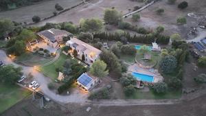 una vista aérea de una casa con piscina en Finca S'hort de Sa Begura, en Sant Llorenç des Cardassar