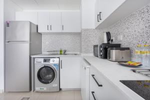 Mynd úr myndasafni af Comfortable 1BR with Amazing Views Perfect for 4! í Dúbaí