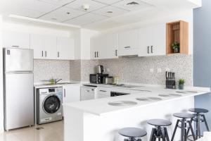 Mynd úr myndasafni af Comfortable 1BR with Amazing Views Perfect for 4! í Dúbaí